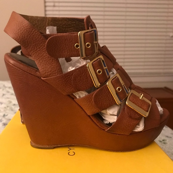 Cynthia Vincent Shoes - Cynthia Vincent sz 6.5 brown wedges leather